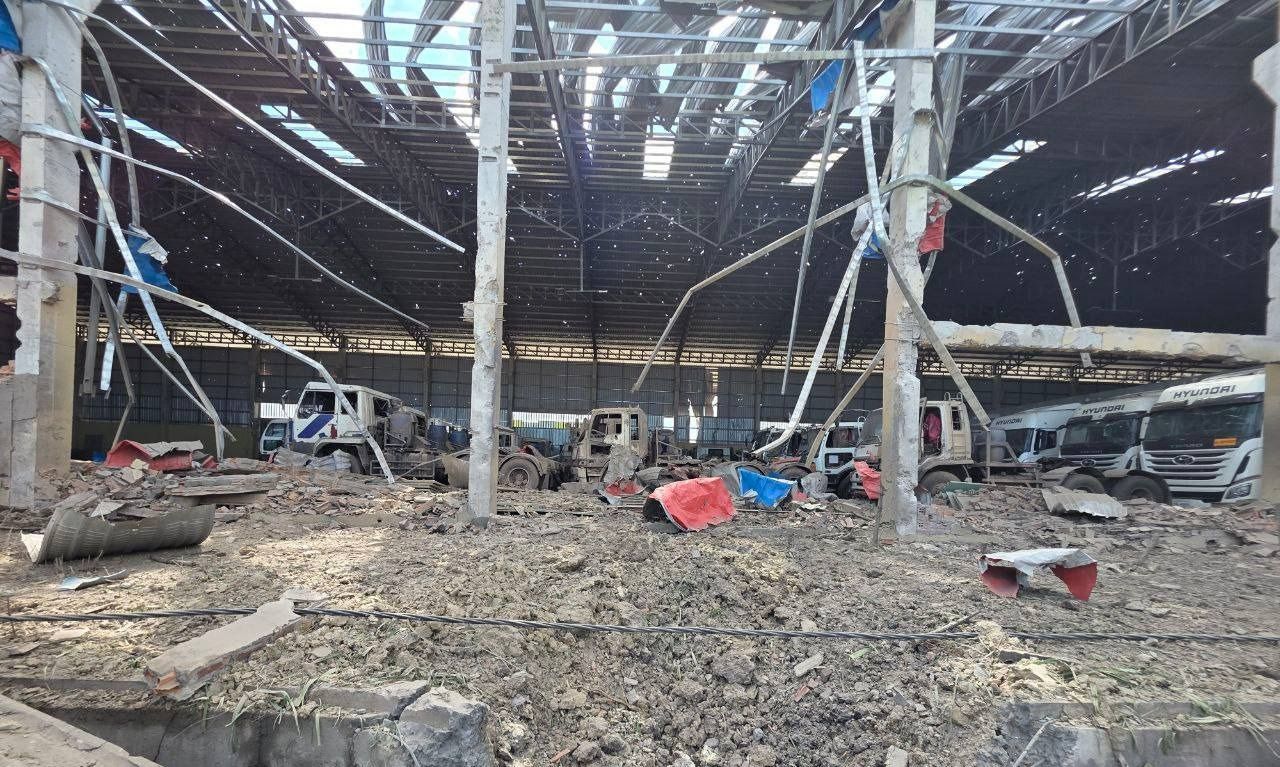 យន្តហោះ F-16 របស់ថៃបានទម្លាក់គ្រាប់ចំនួន៣គ្រាប់ ចូលតំបន់ទីប្រជុំជននៅភូមិផ្សារកណ្ដាល សង្កាត់ផ្សារកណ្ដាល ក្រុងប៉ោយប៉ែត